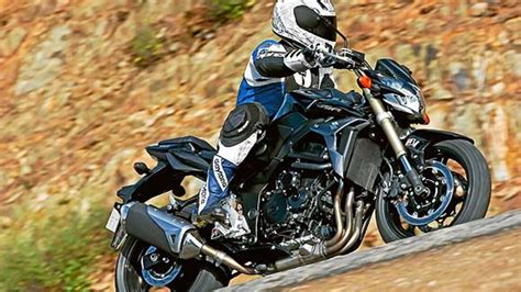 gsxr 750 naked|Suzuki GSR 750 Premiere des Naked Bikes 